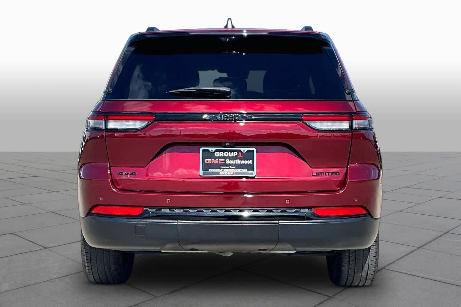 Used 2023 Velvet Red Pearlcoat Jeep Limited image 5