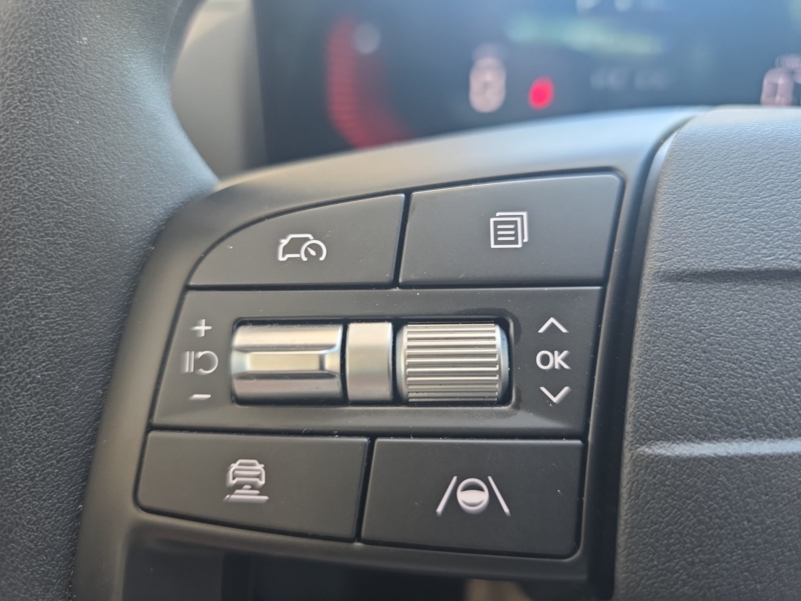 Certified Used 2025 Snow White Pearl Kia LX image 24