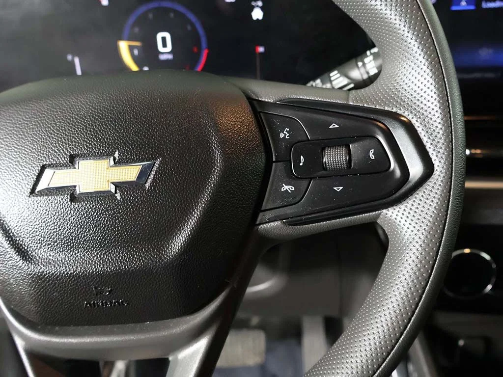 Used 2025 White Chevrolet LT image 38
