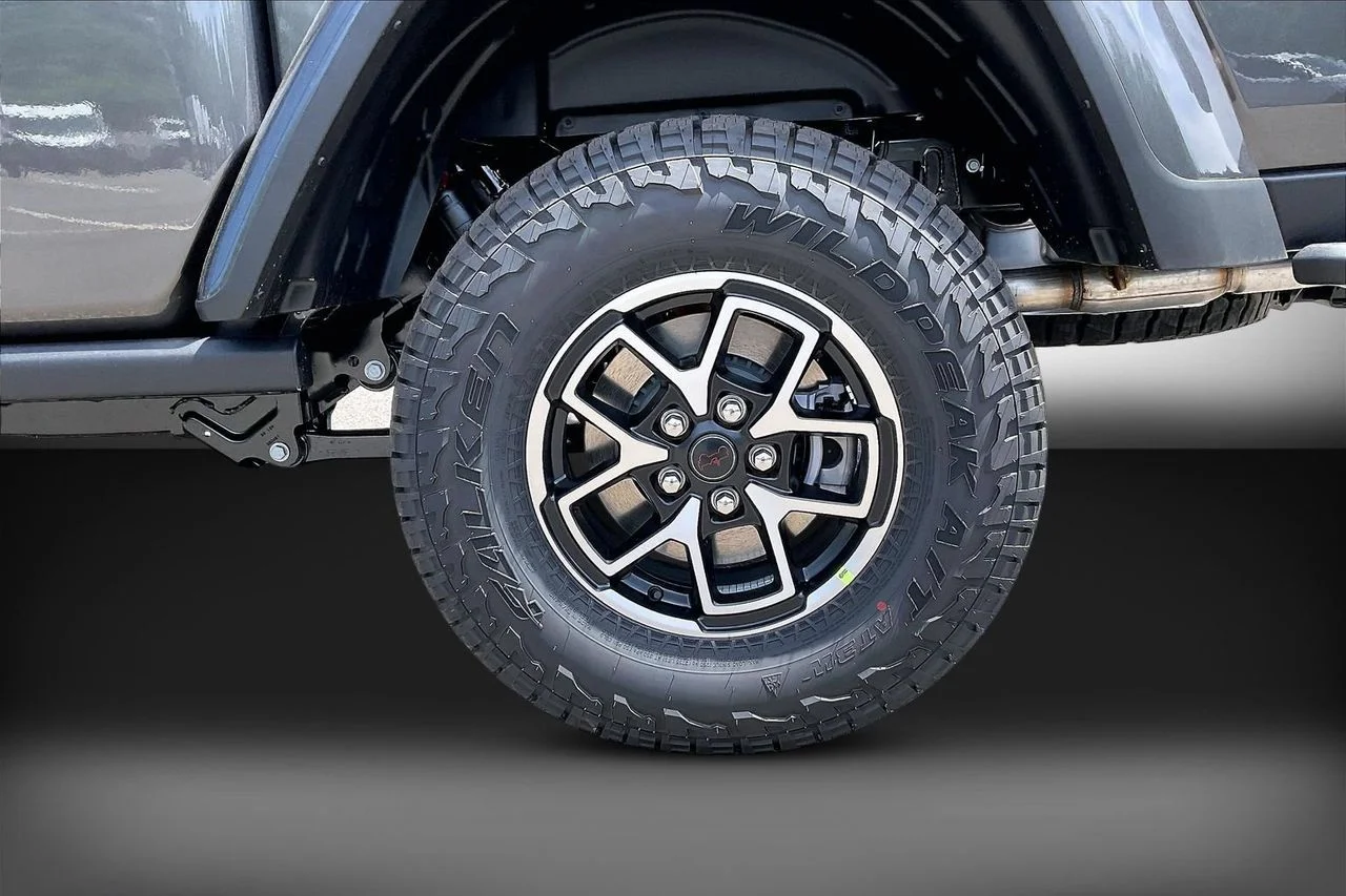 New 2026 Granite Crystal Metallic Clearcoat Jeep Rubicon X image 33