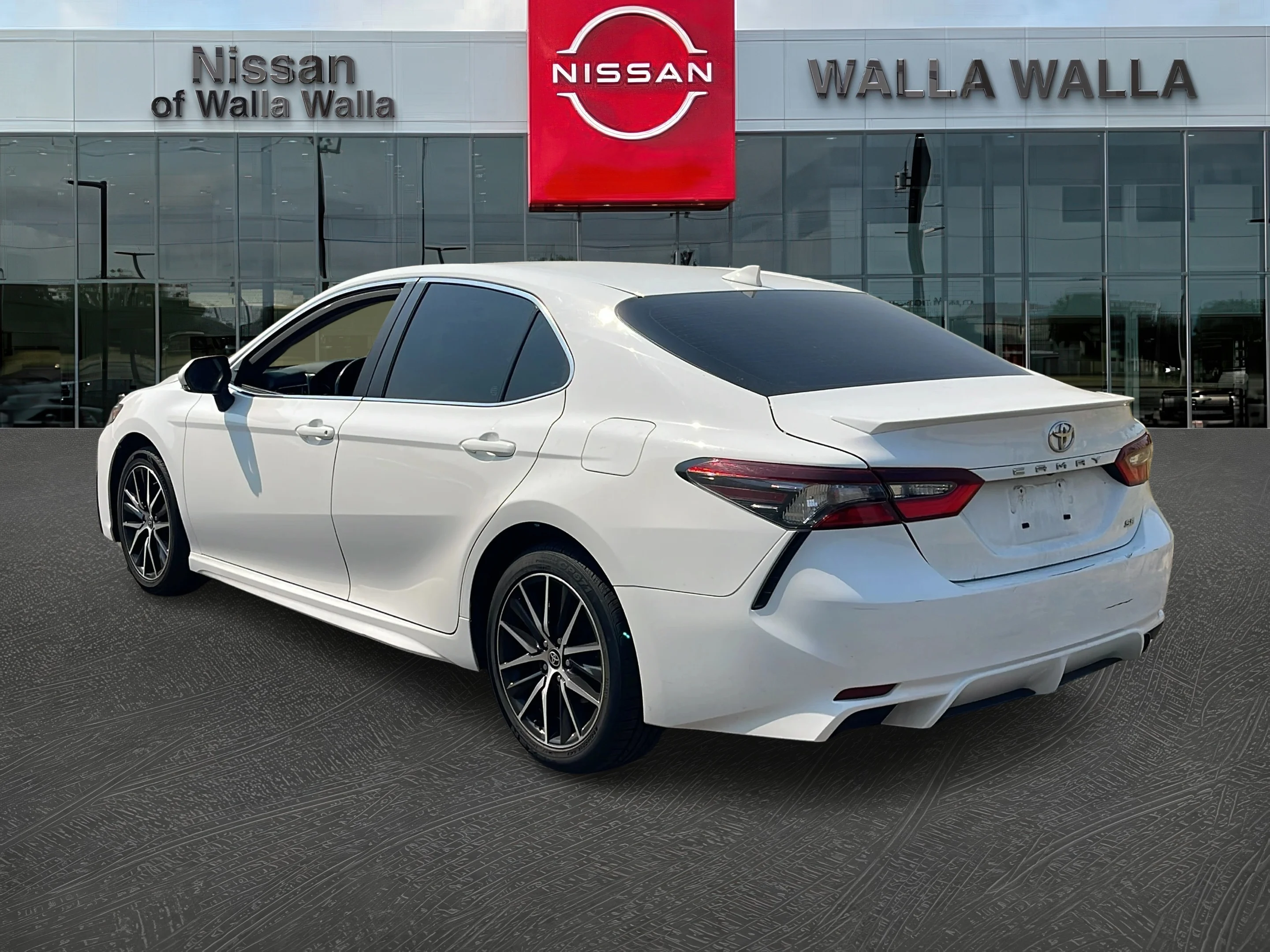 2024 Toyota Camry SE - Photo 5