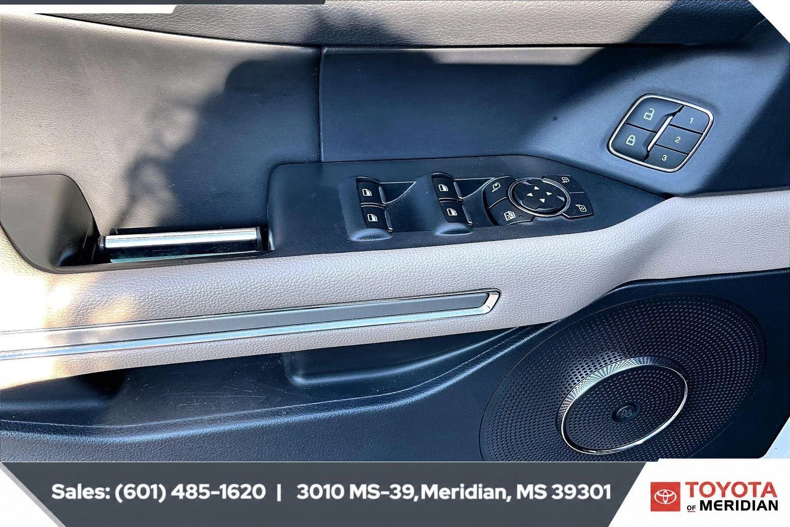 Used 2022 Star White Metallic Tri-Coat Ford Limited image 17