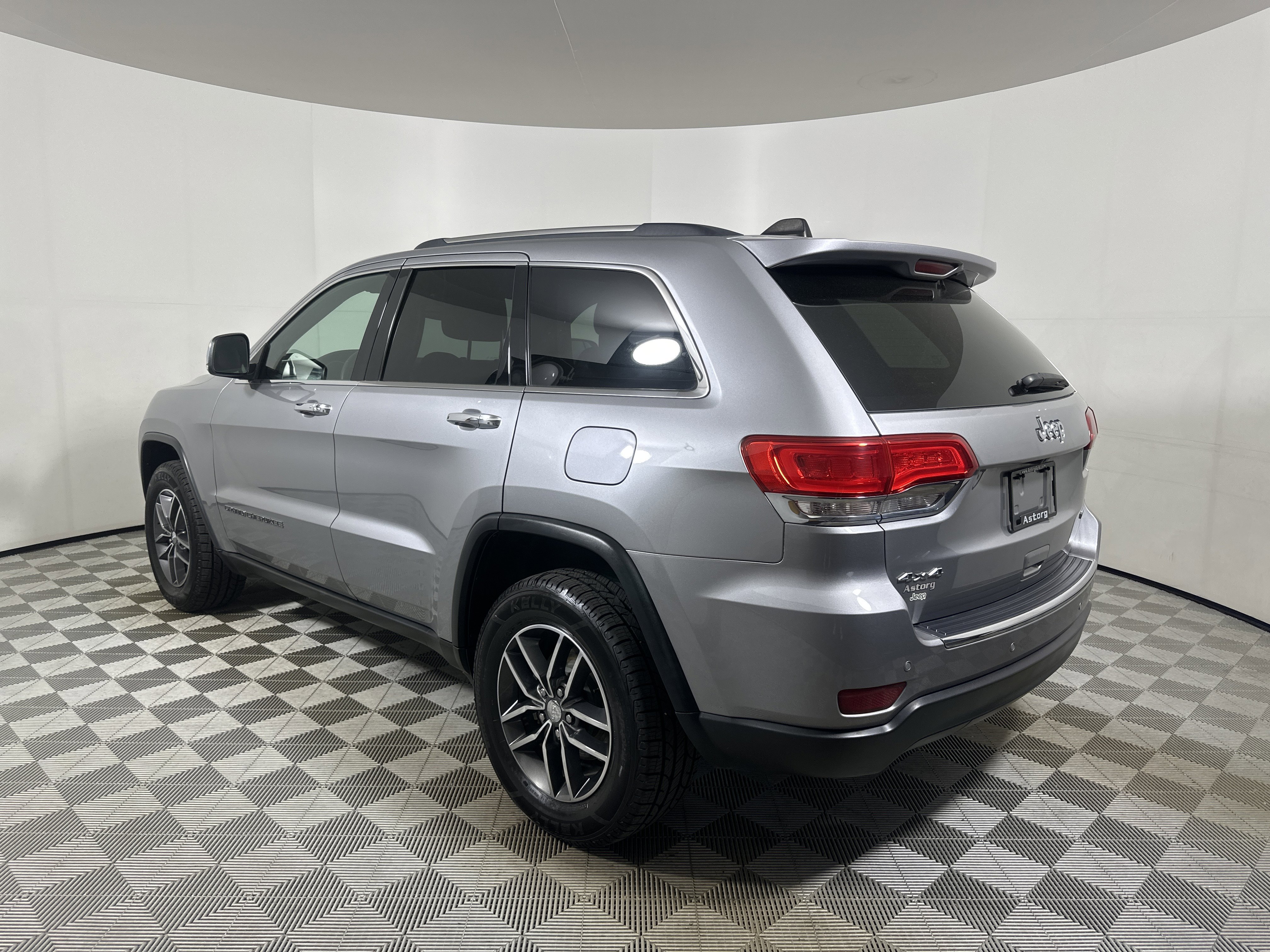 Certified Used 2017 Billet Silver Metallic Clearcoat Jeep Limited image 5
