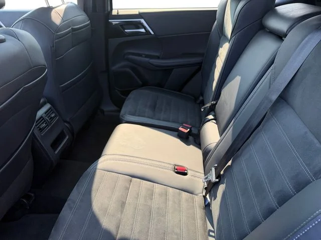 Used 2024 Silver Mitsubishi SE image 11
