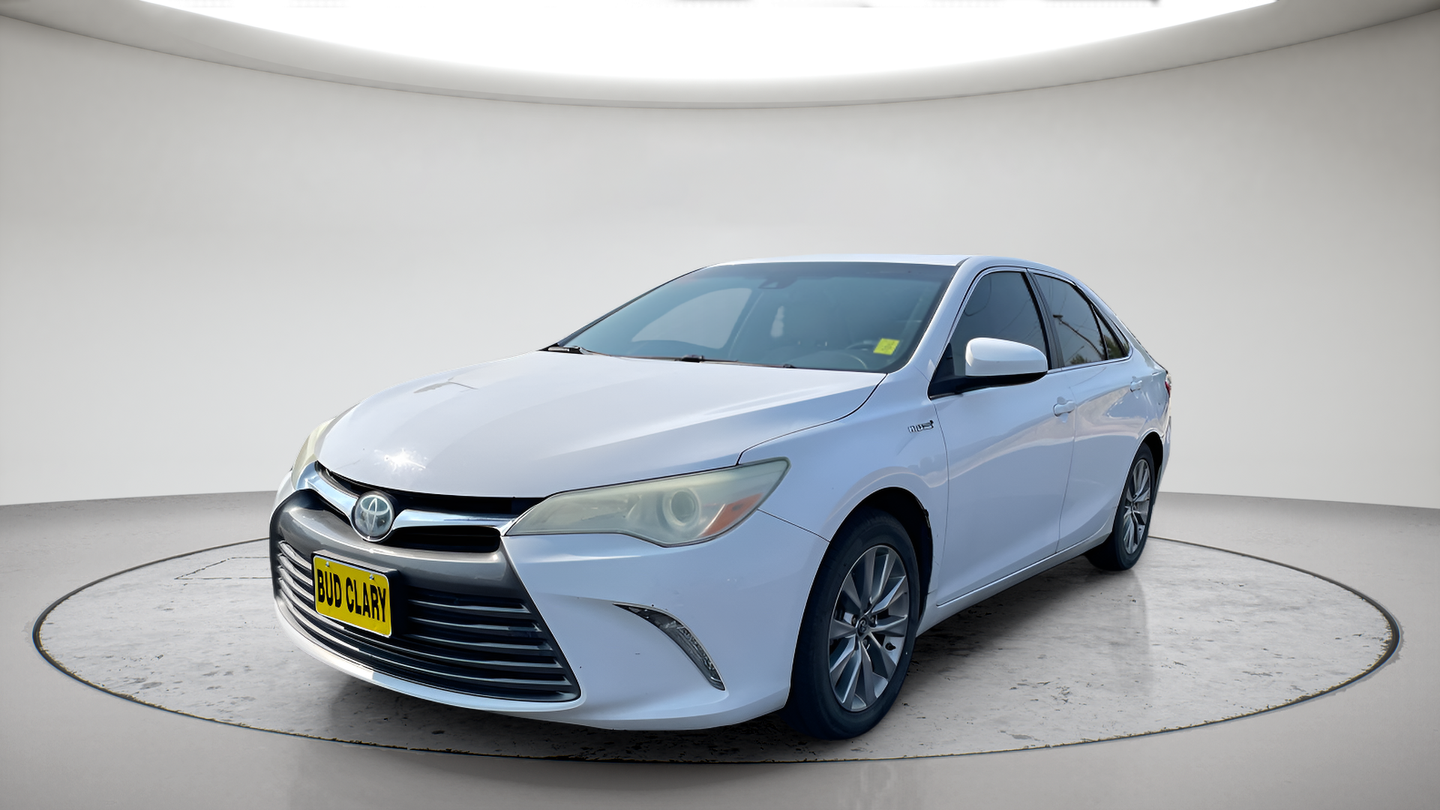 Used 2016 White Toyota XLE image 7