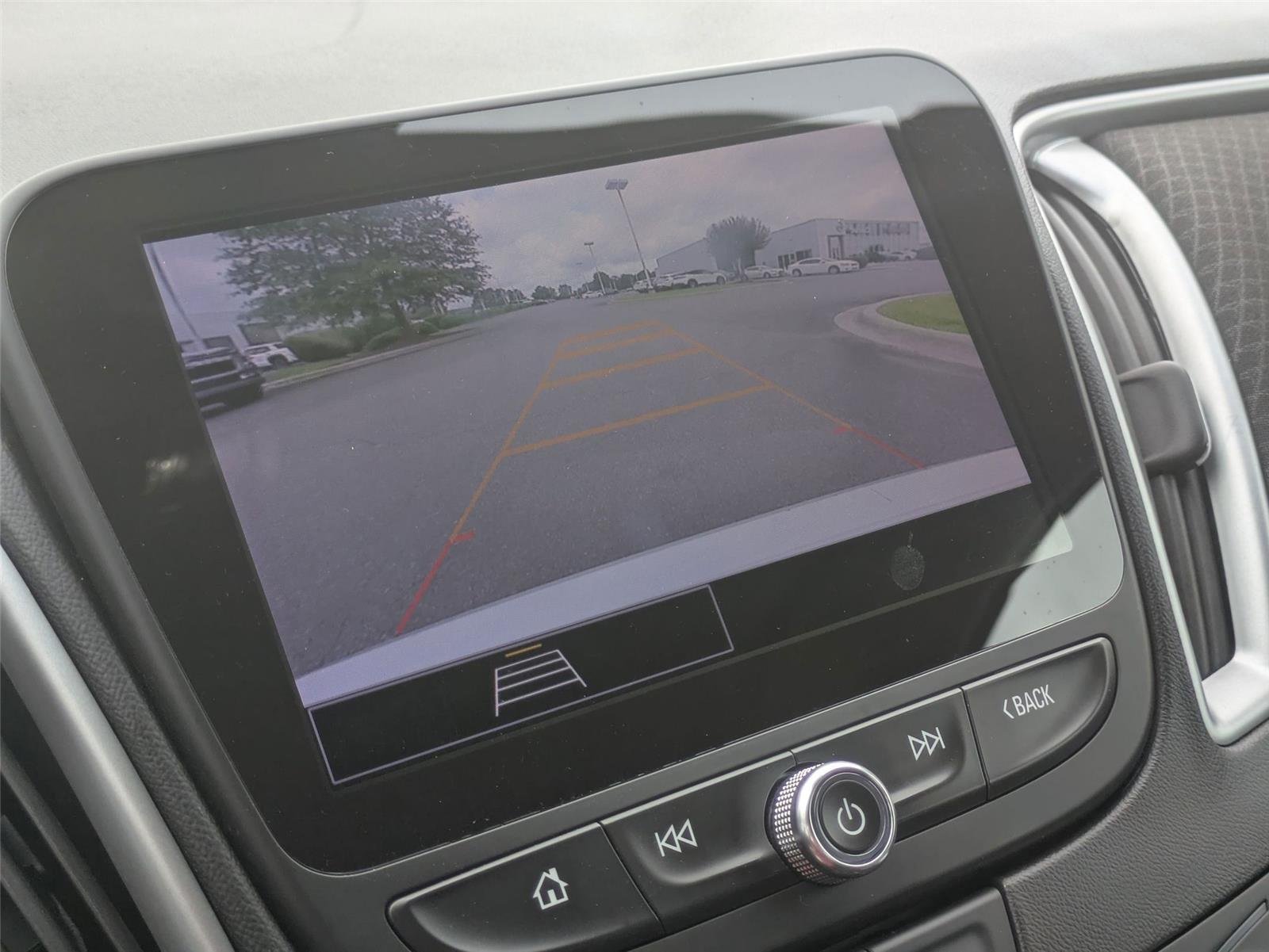 Used 2024 Summit White Chevrolet LT image 25