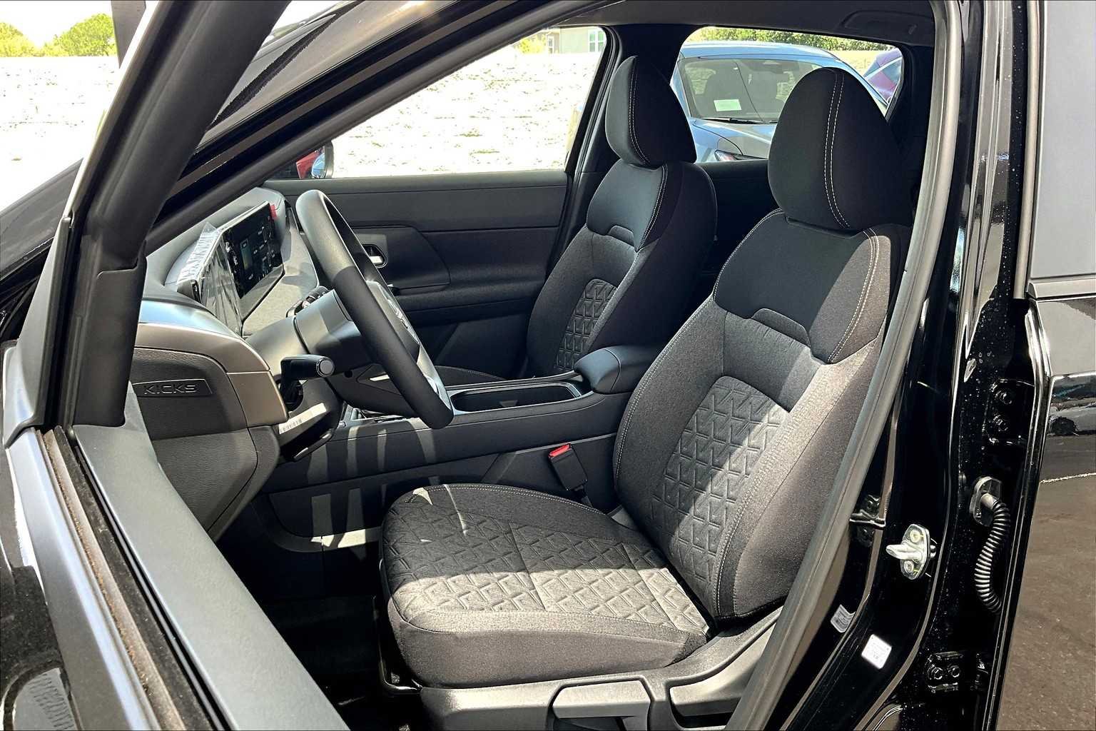 2025 Nissan Kicks SV - Photo 15