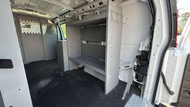 Used 2025 White Chevrolet Work Van image 32