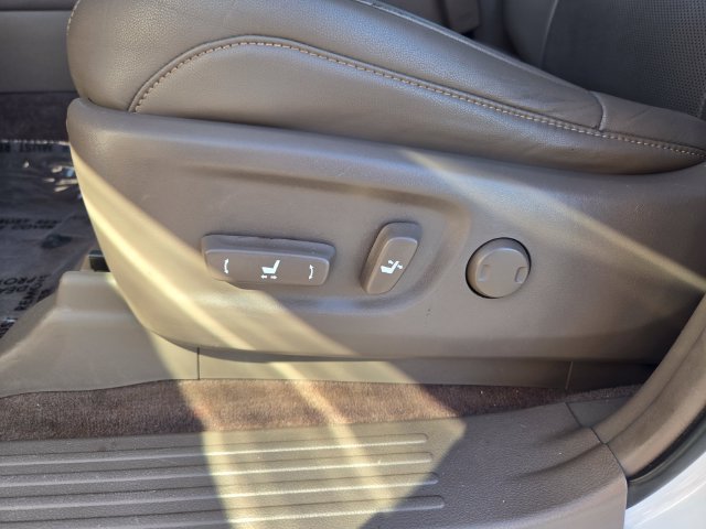Used 2017  Lexus 460 image 12