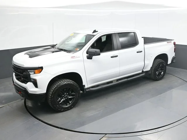 Used 2025 White Chevrolet Custom Trail Boss image 13