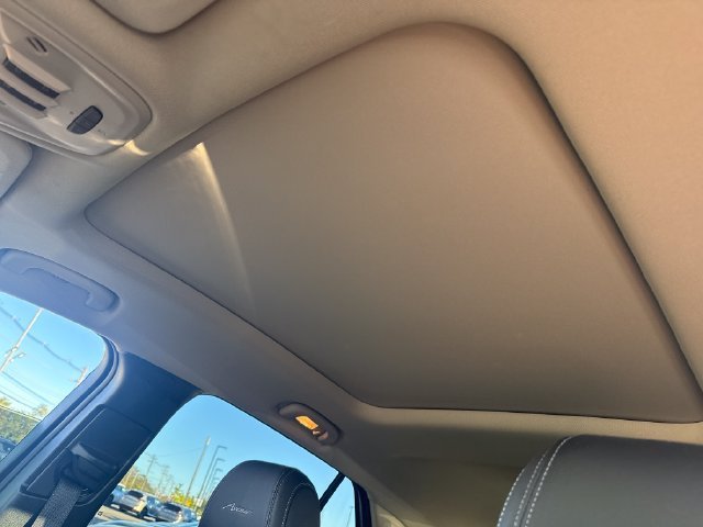 Used 2026 White Frost Tricoat Buick Avenir image 21