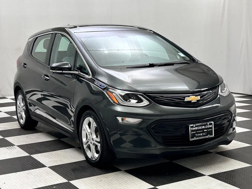 Used 2020 Gray Chevrolet LT image 2