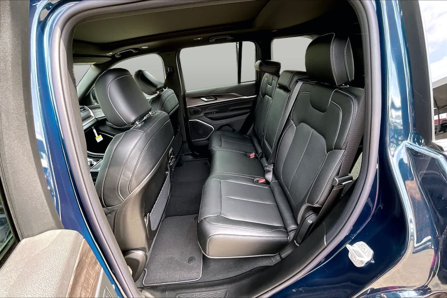 New 2026 Fathom Blue Pearl-Coat Exterior Paint Jeep Limited Reserve image 21