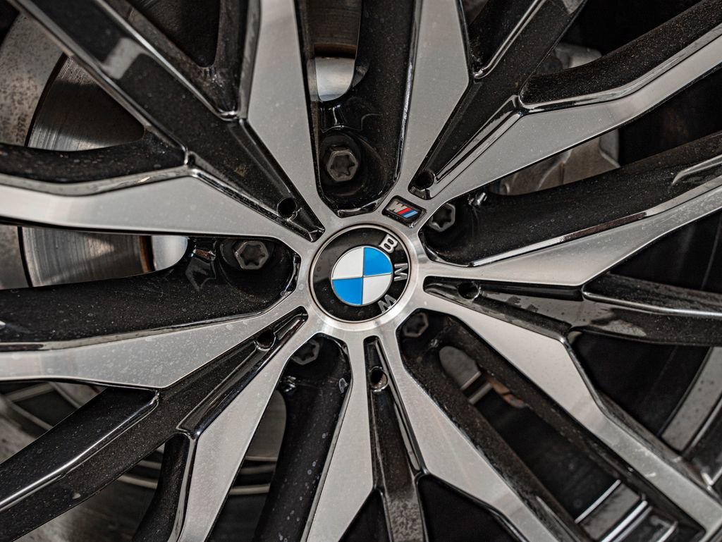 Used 2023 Manhattan Green Metallic BMW xDrive40i image 11