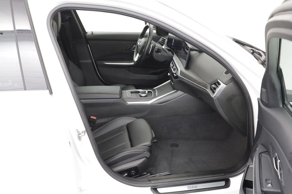 2024 BMW 3 Series 330i - Photo 19