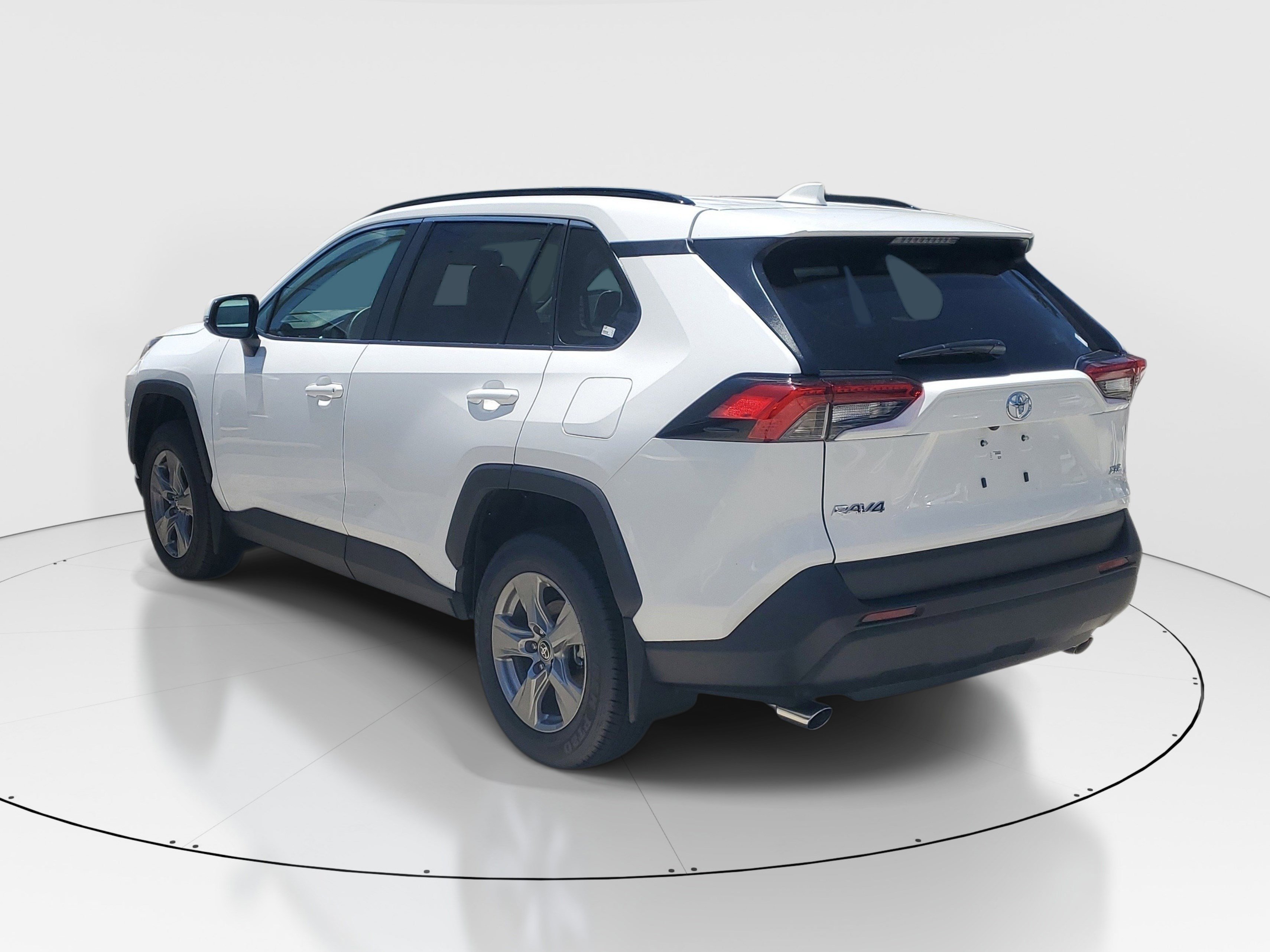 Used 2025 Ice Toyota XLE image 5