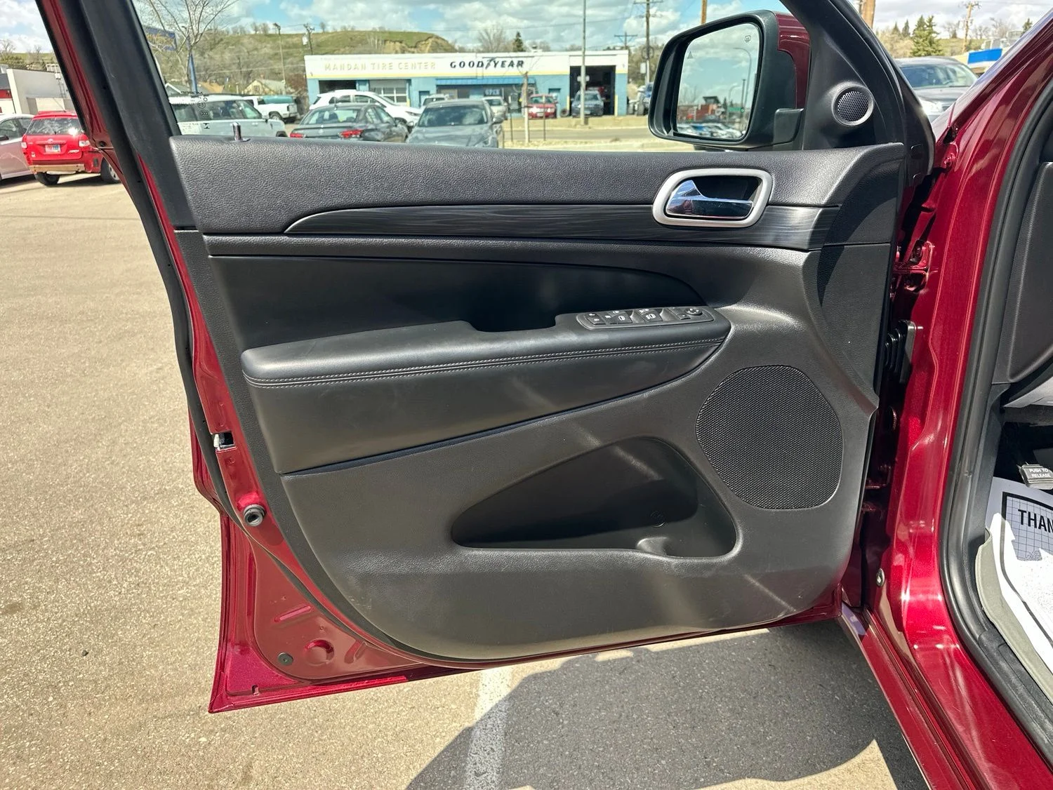 Used 2020 Red Jeep Altitude image 14