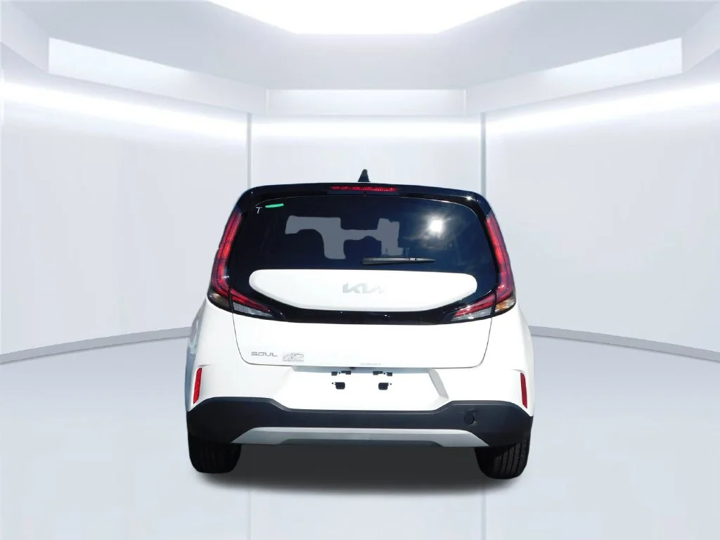 Used 2025 White Kia LX image 4