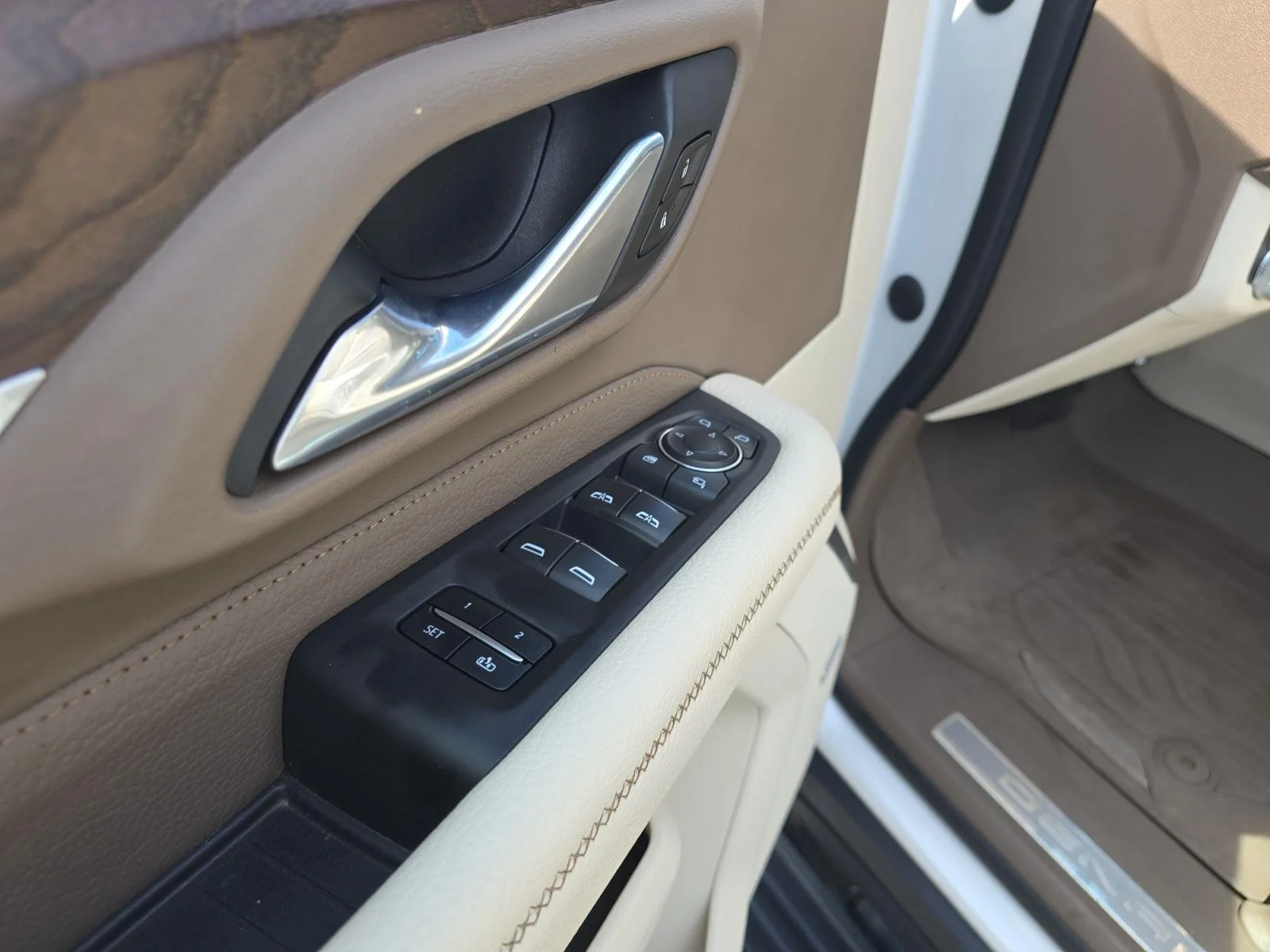 Used 2021 White Frost Tricoat GMC Denali image 23