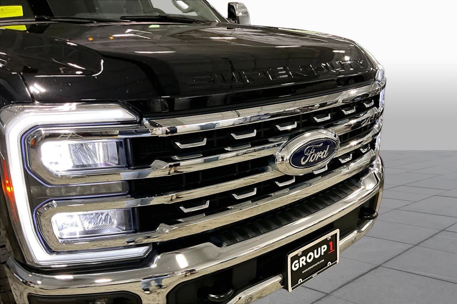 Used 2025 Agate Black Metallic Ford LARIAT image 30