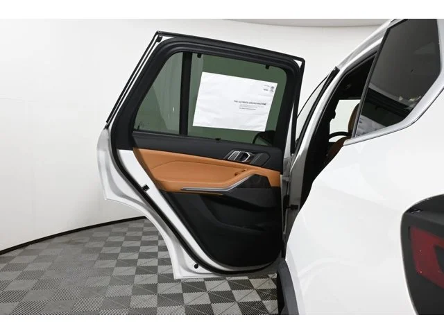 New 2026 Alpine White BMW xDrive40i image 30