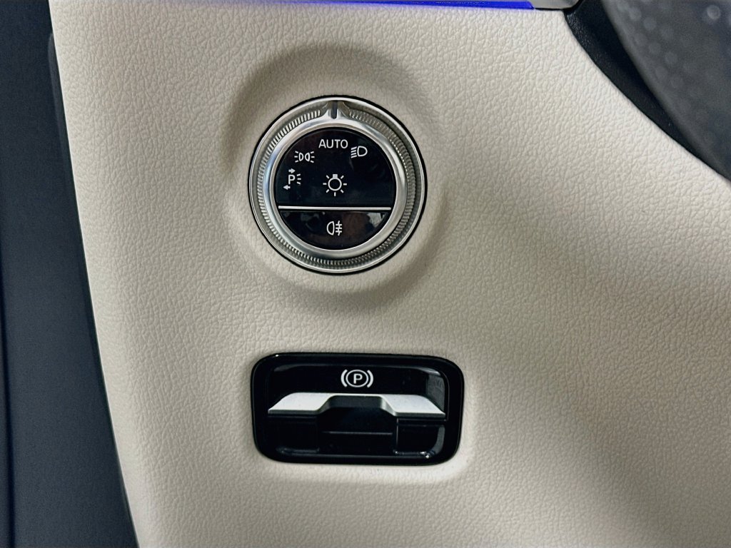 Used 2025 White Mercedes-Benz CLE 450 image 10