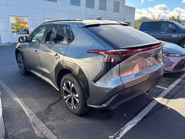 Used 2023 Silver Toyota XLE image 3