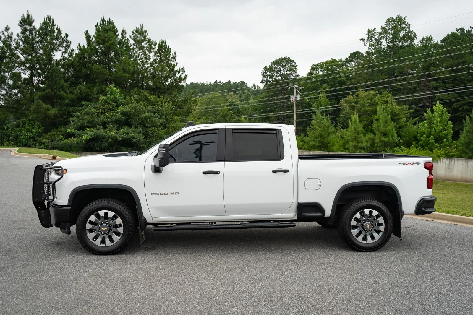 Used 2022 White Chevrolet Custom image 5