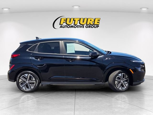 Used 2023 Black Hyundai SE image 3