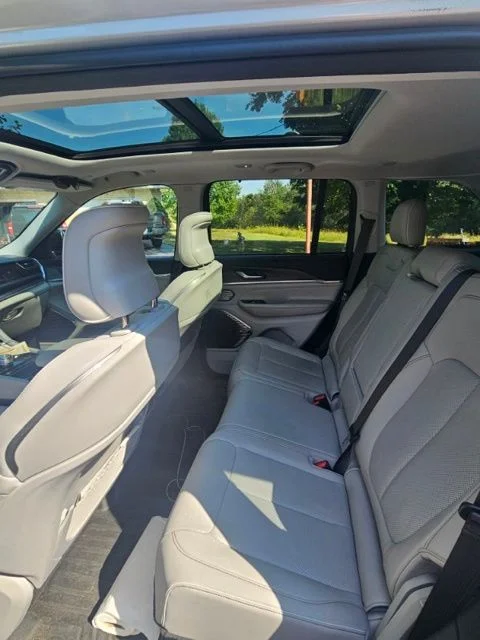 Used 2022 Silver Jeep Overland image 9