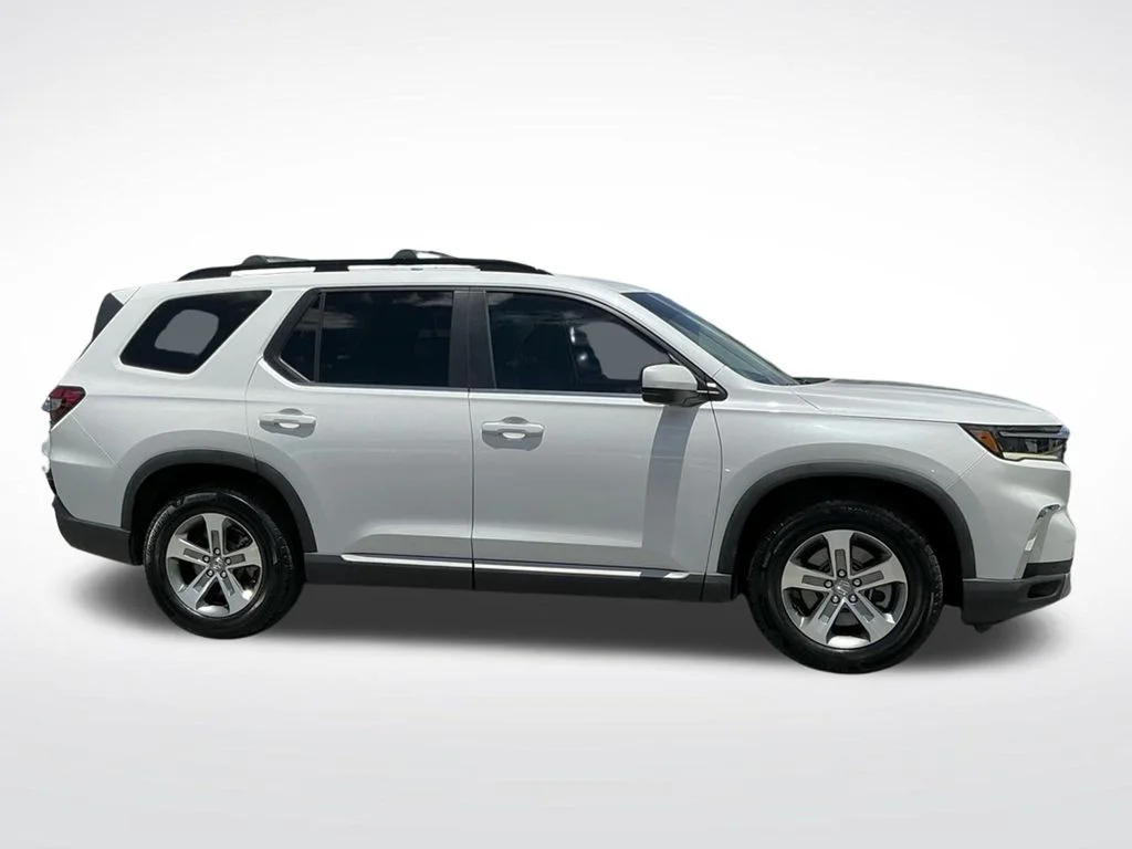 Used 2023 White Honda EX-L image 10