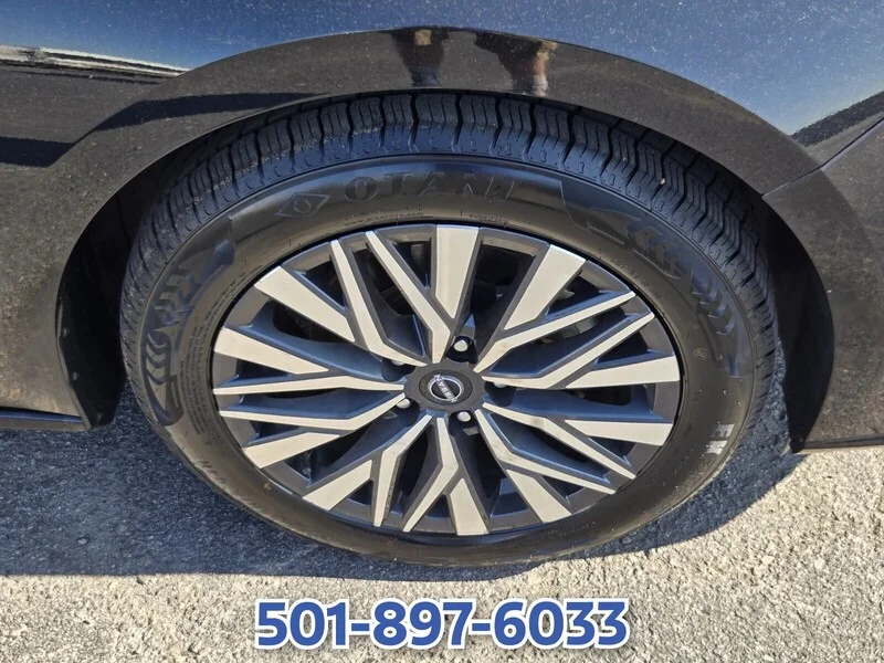 Used 2024 Super Black NISSAN 2.5 SV SEDAN image 19