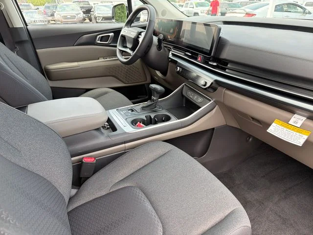 2027 Kia Carnival LX - Photo 21