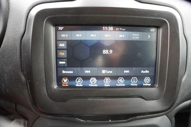 Used 2019 White Jeep Latitude image 5