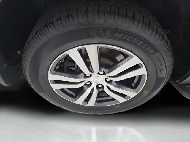 Certified Used 2018 Lunar Silver Metallic Honda EX-L image 9