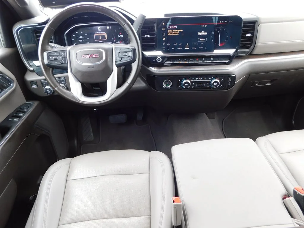 Used 2023 White GMC SLT image 22