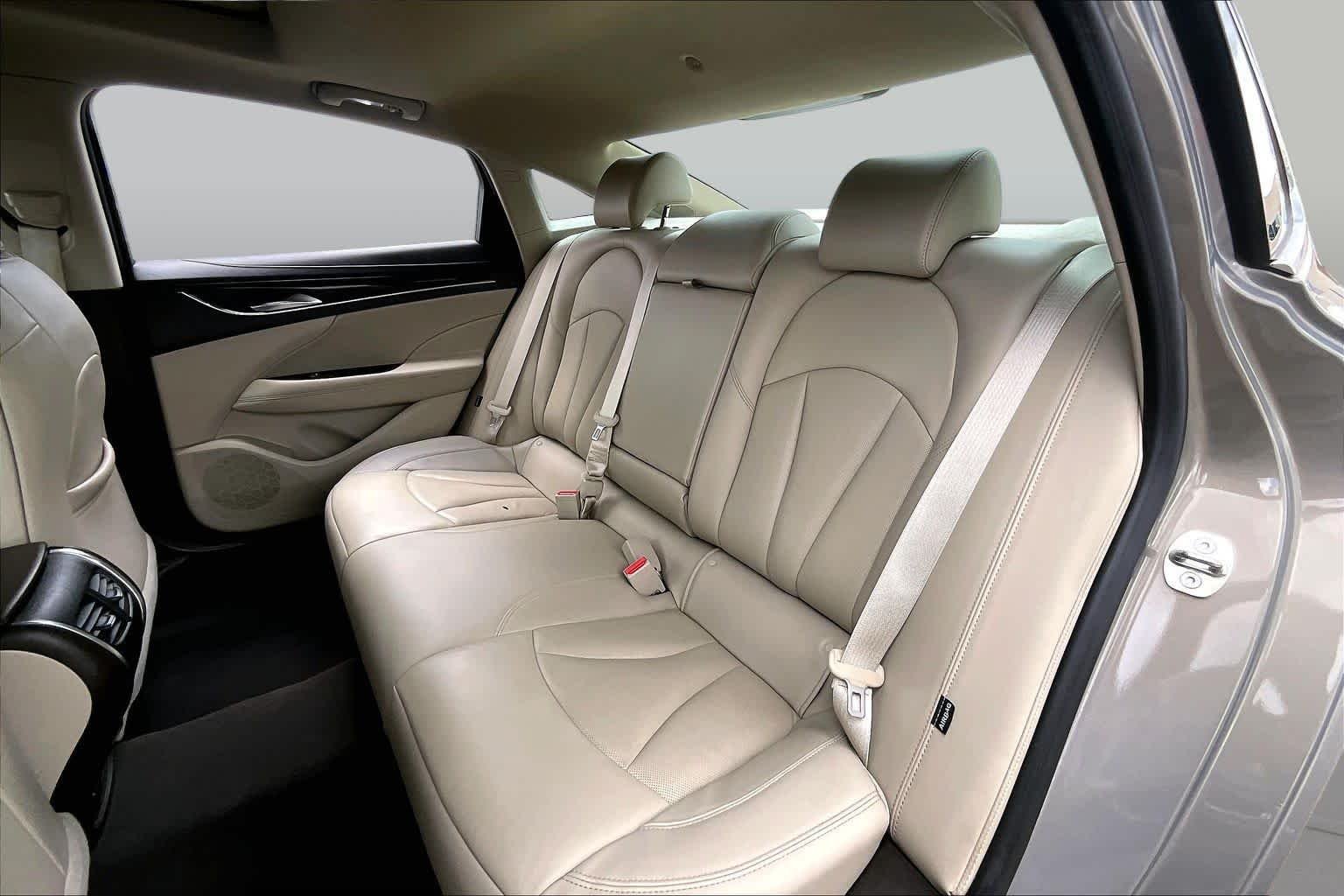 Used 2017  Buick  image 18