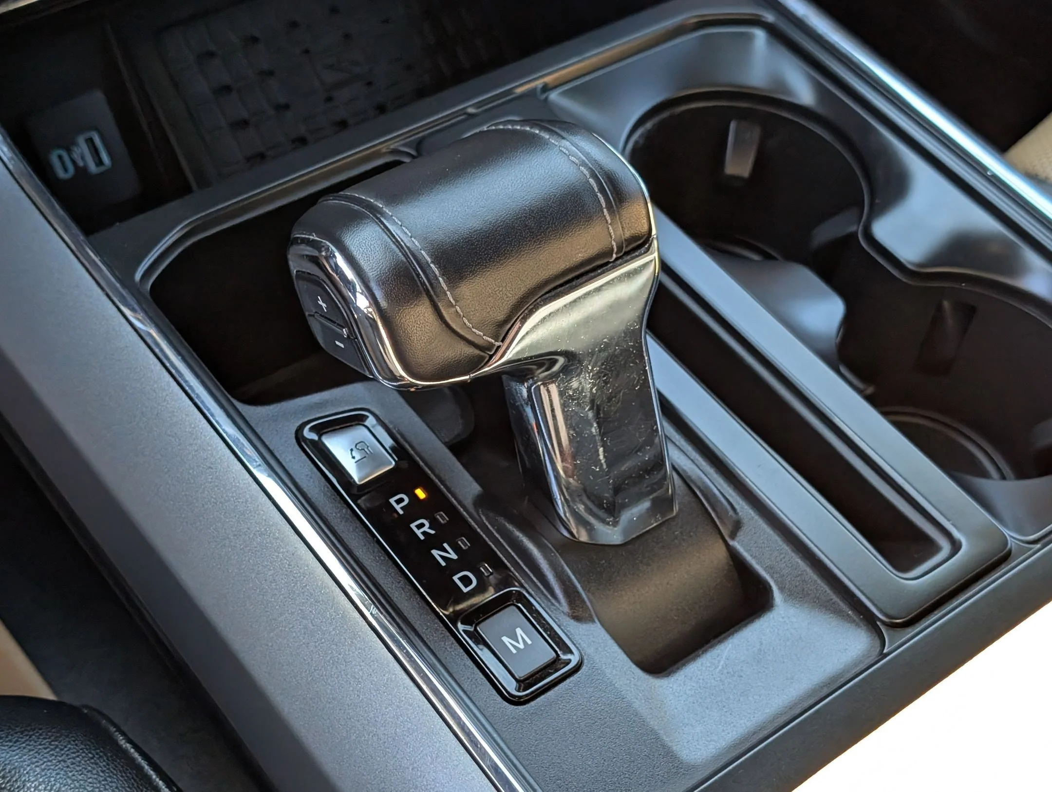 Used 2023 Gray Metallic Ford LARIAT image 23