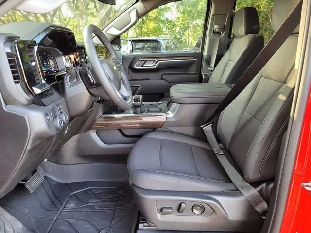 2025 Chevrolet Silverado 1500 LT - Photo 14