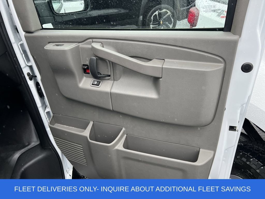 2025 Chevrolet Express Cargo Work Van - Photo 10