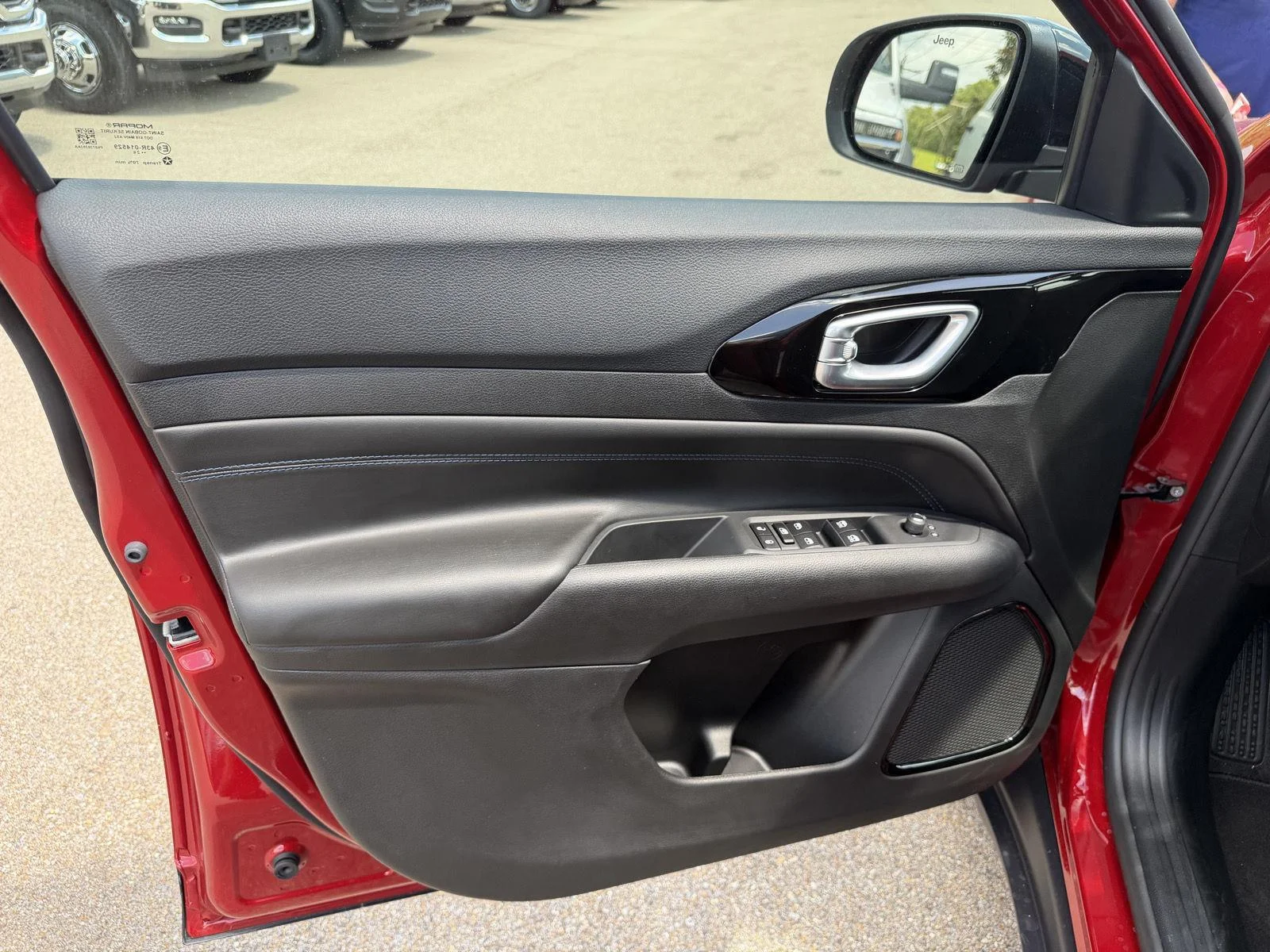 New 2026 Red Hot Pearl-Coat Exterior Paint Jeep Latitude Altitude image 16