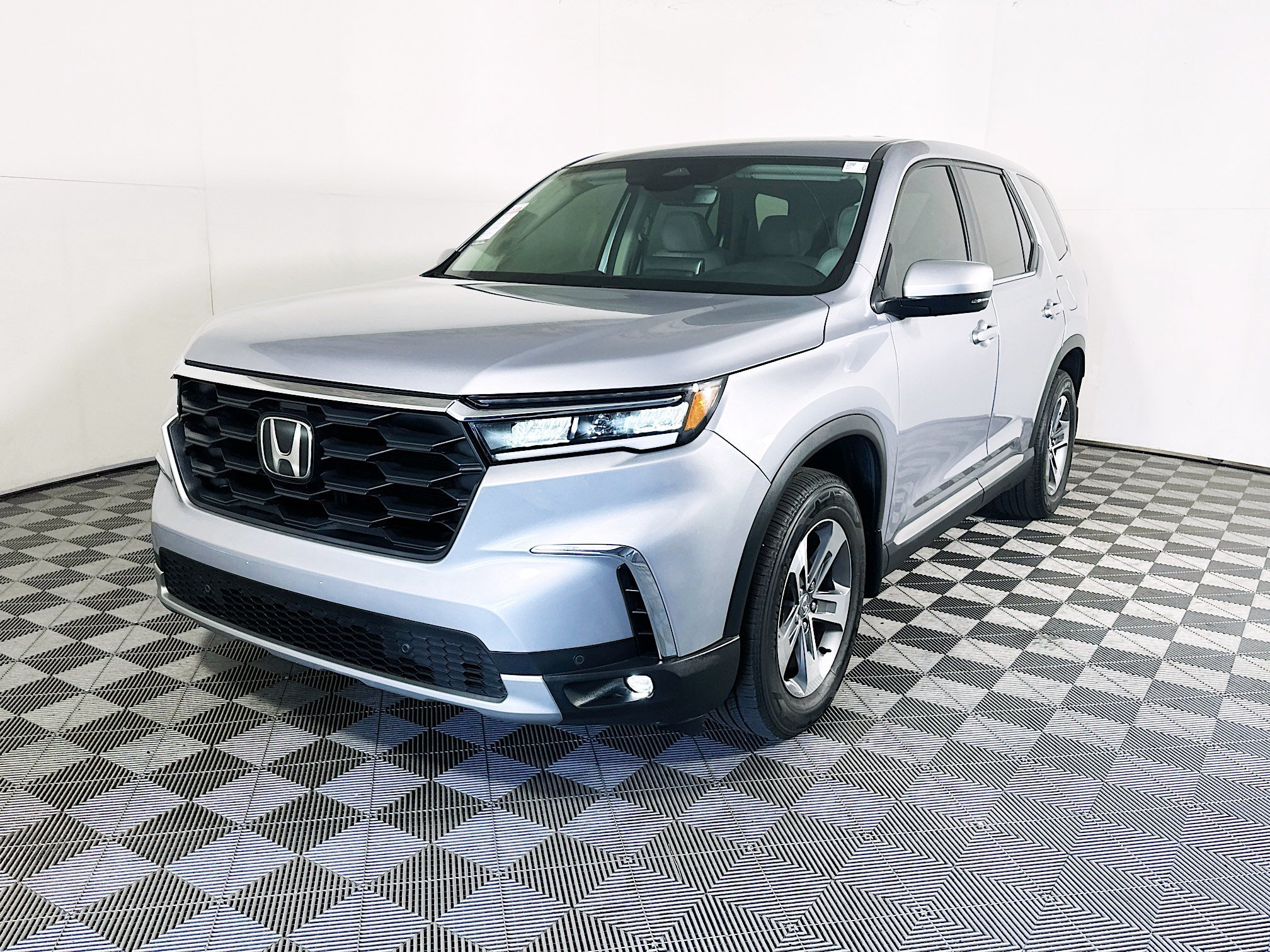 Used 2025 Silver Honda EX-L image 7