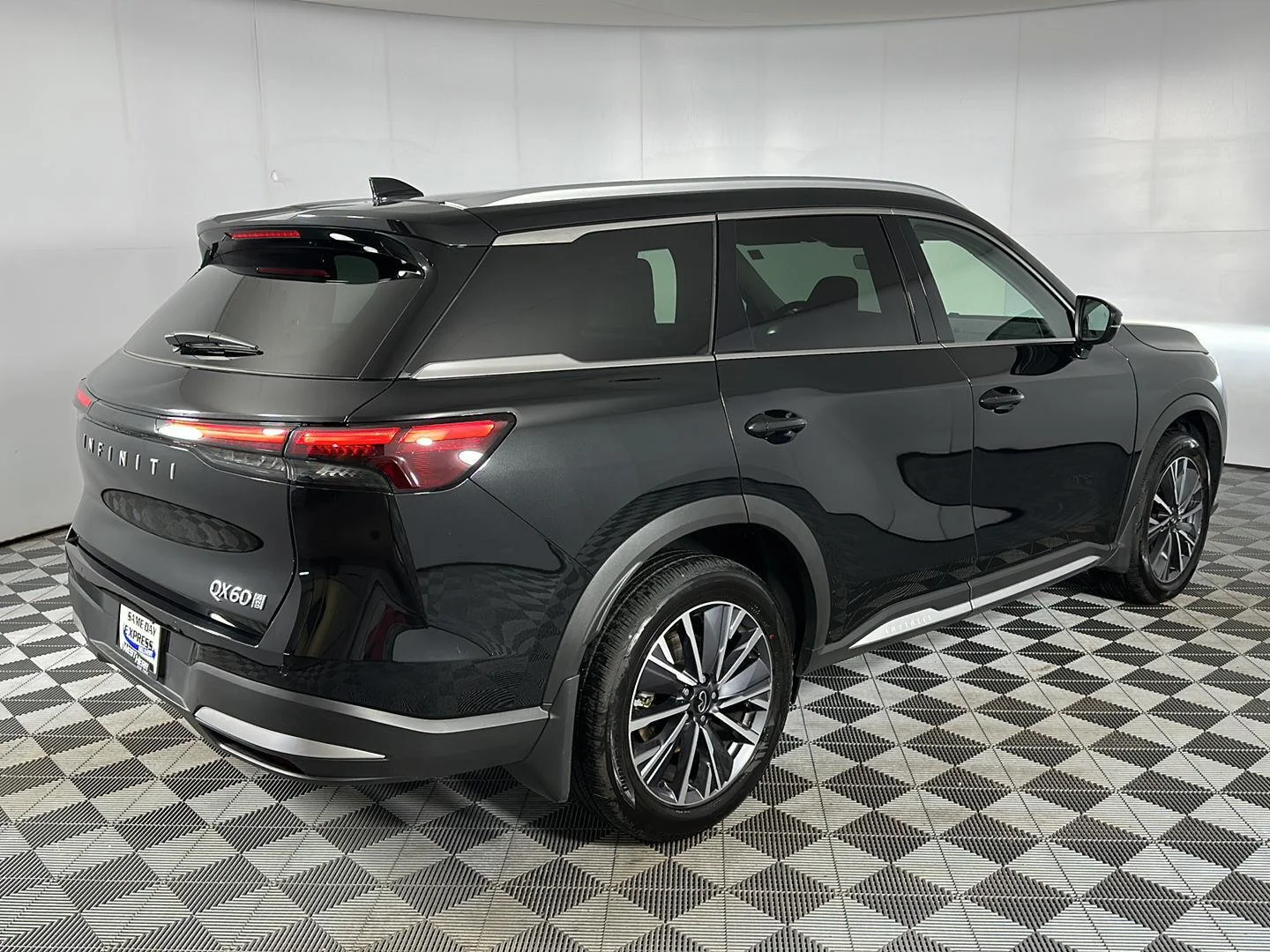 Used 2026 Mineral Black INFINITI LUXE image 31