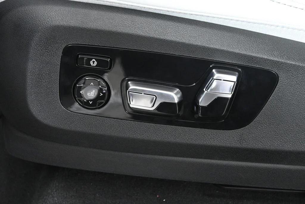 New 2027 White BMW xDrive40i image 27