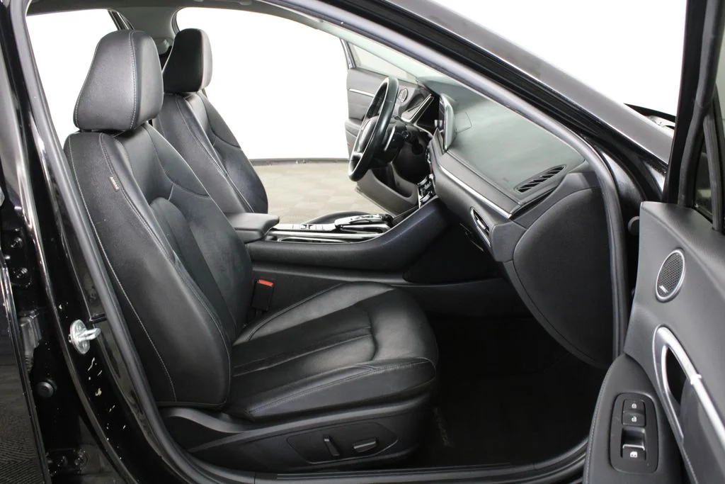 Used 2022 Phantom Black Hyundai Limited image 15