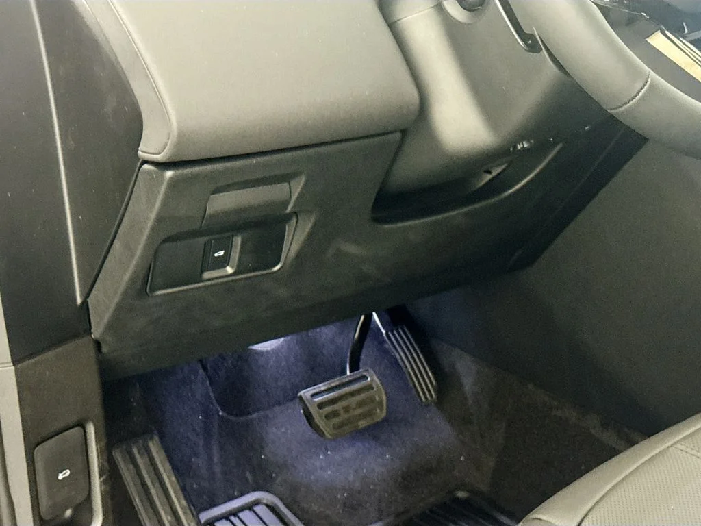 New 2026 Eiger Grey Land Rover Core S image 10