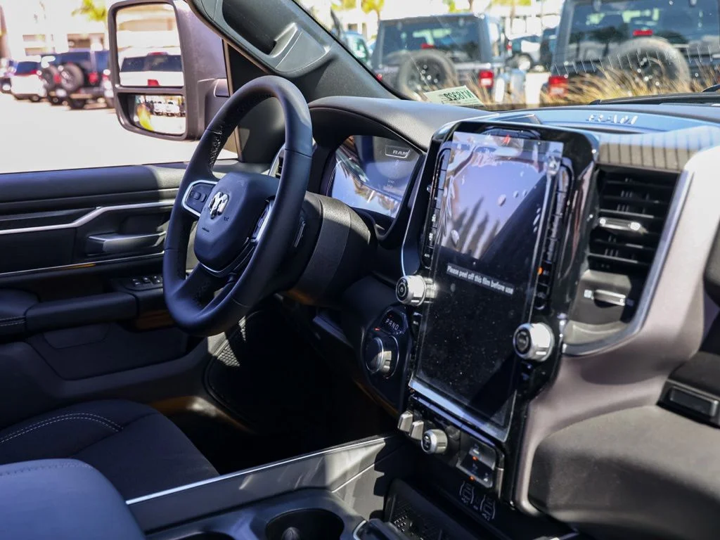 New 2026 Diamond Black Crystal Pearl-Coat Exterior Paint RAM Big Horn Night Edition image 19