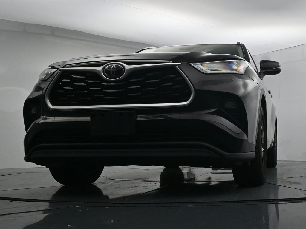 2021 Toyota Highlander XLE - Photo 19
