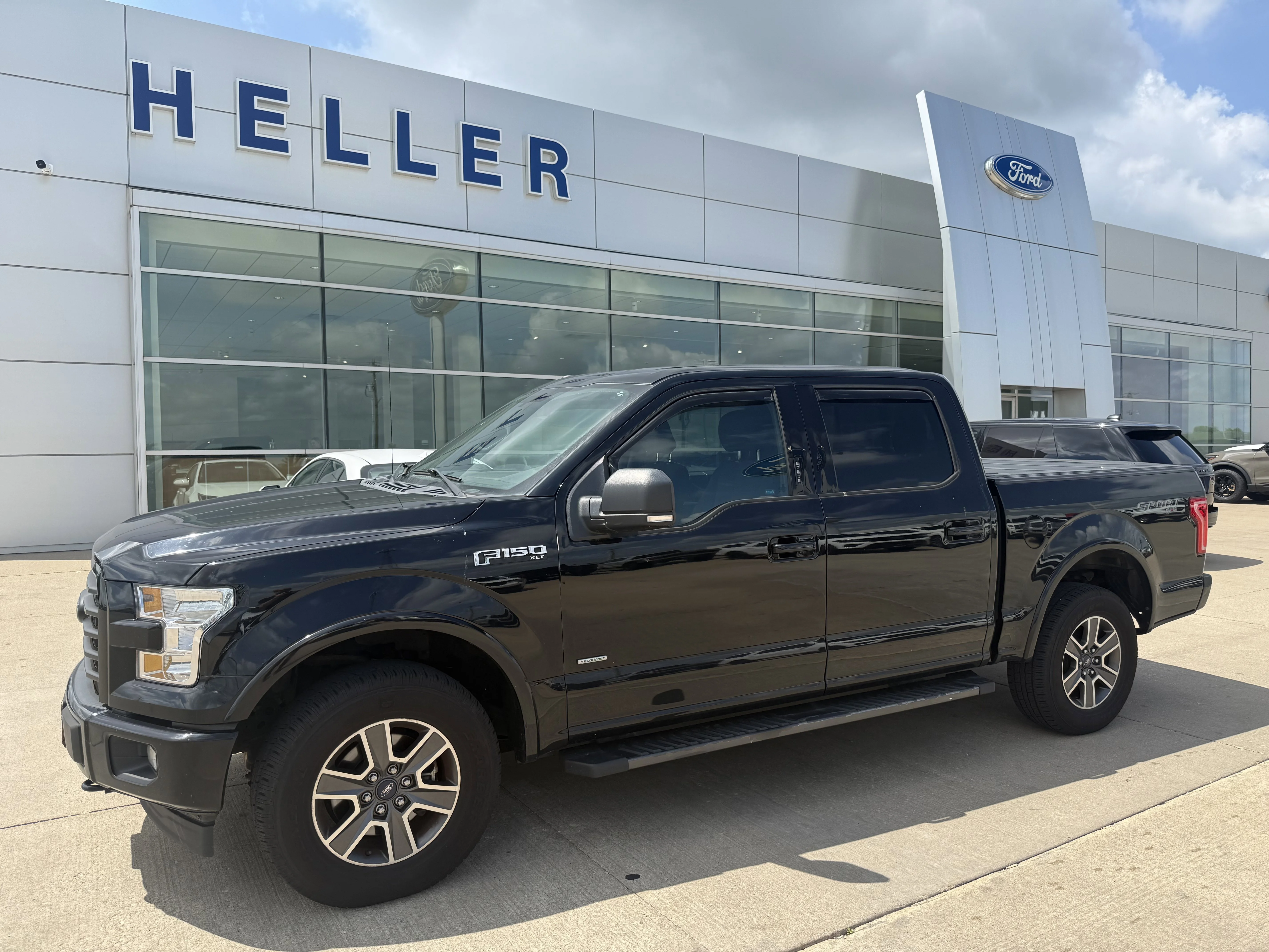 Used 2017 Shadow Black Ford XLT image 3