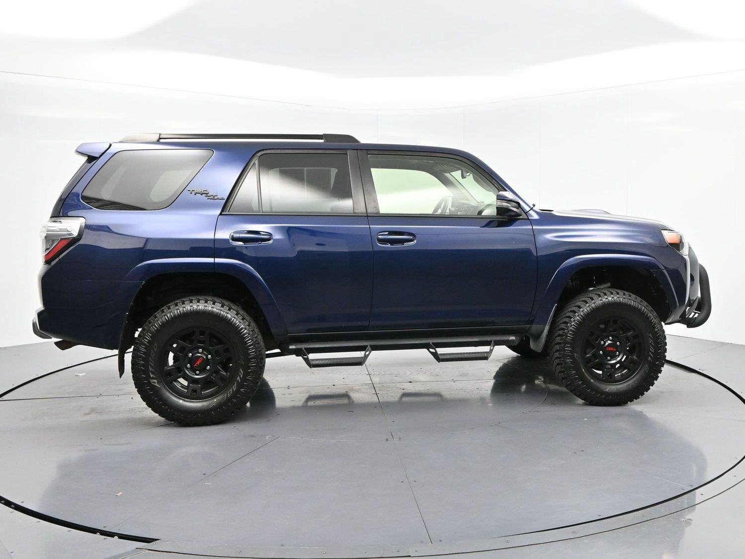 Used 2019 Nautical Blue Metallic Toyota SR5 image 8